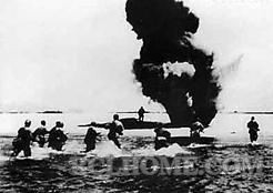 1951年冬，志愿军116师在气温-25℃条件下跳入临津江，强渡成功。（2）.jpg.jpg